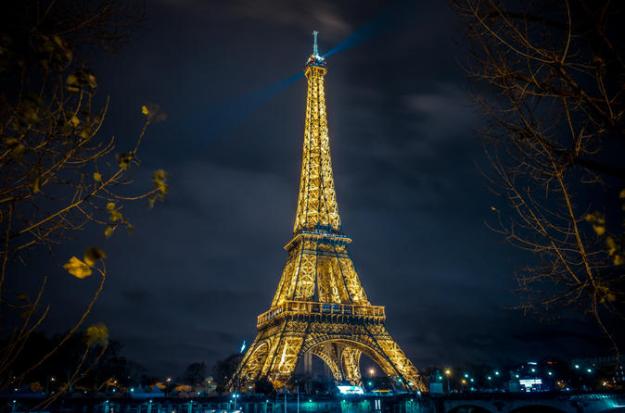 Image of Eiffel Tower from Lovelyplanet.com